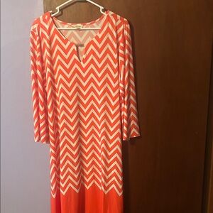 Notched Chevron Long-Sleeve Dress in Coral & White